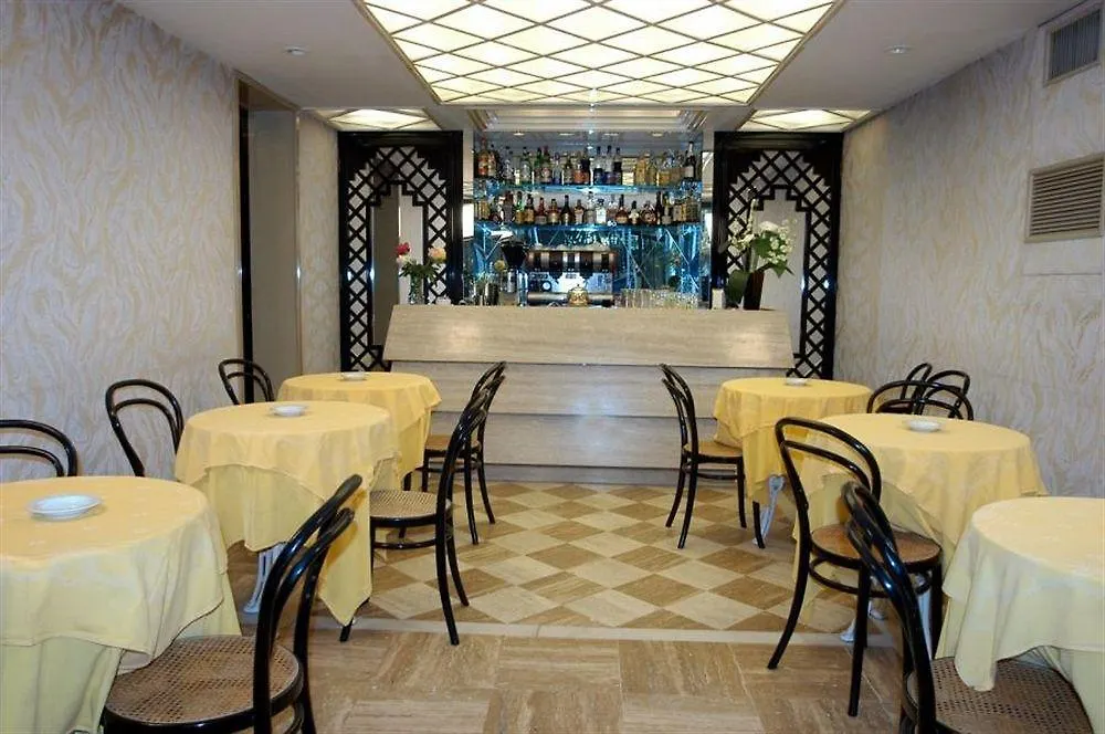 Hotel President - Vintage Hotel In Centro Riccione 4*,