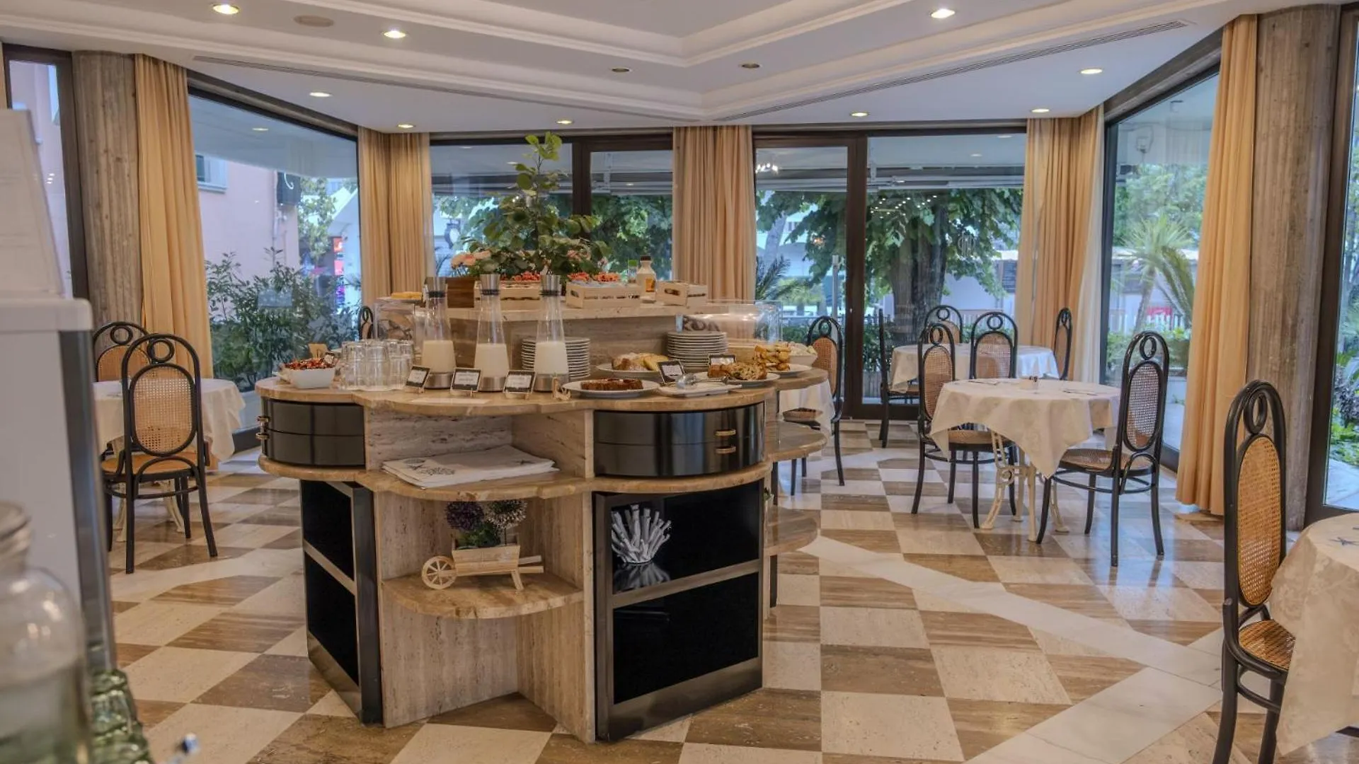 Hotel President - Vintage Hotel In Centro Riccione