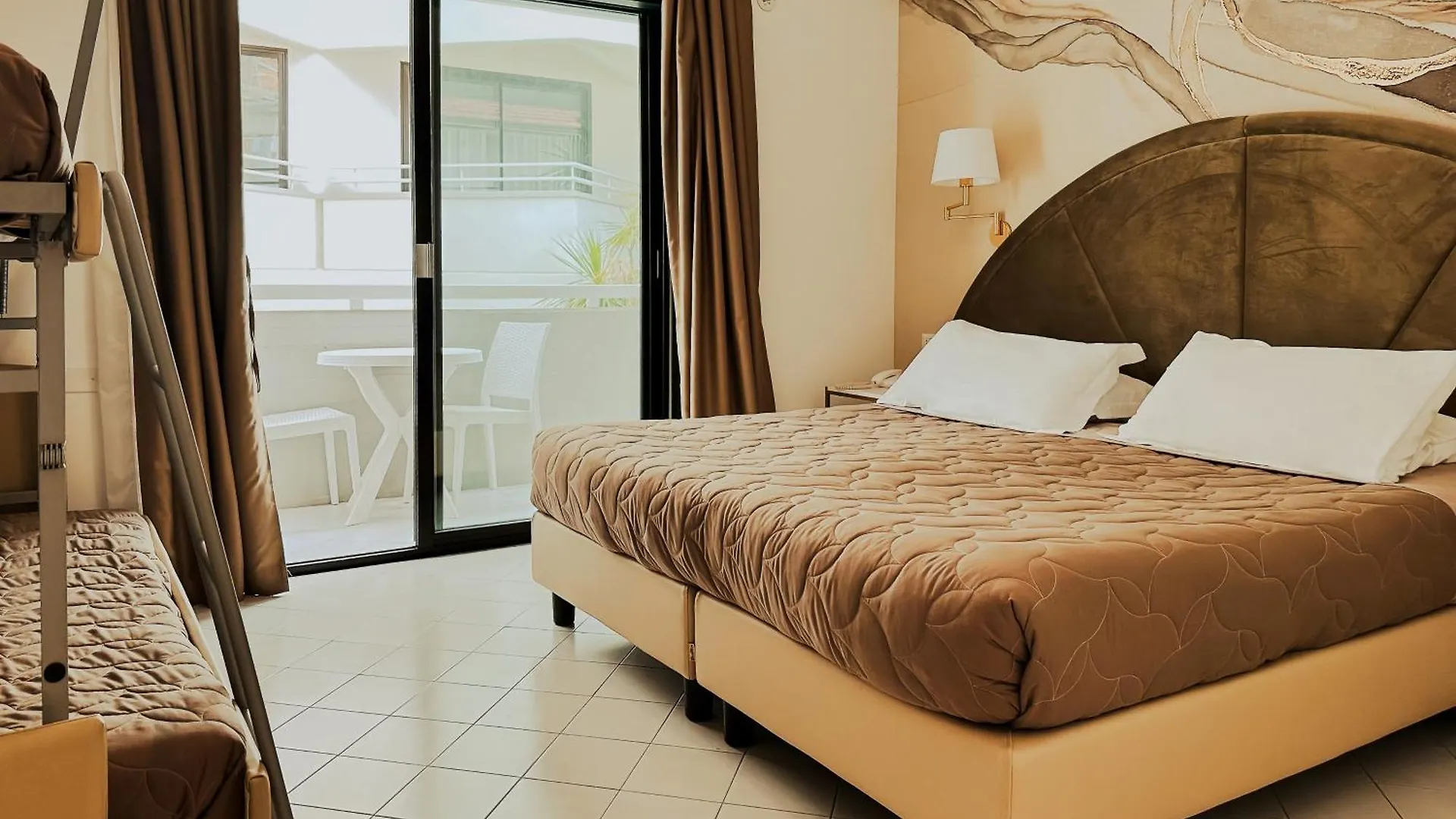 Hotel President - Vintage Hotel In Centro Riccione
