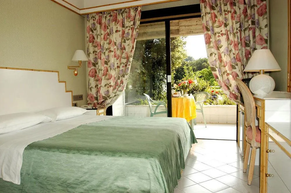 Hotel President - Vintage Hotel In Centro Riccione