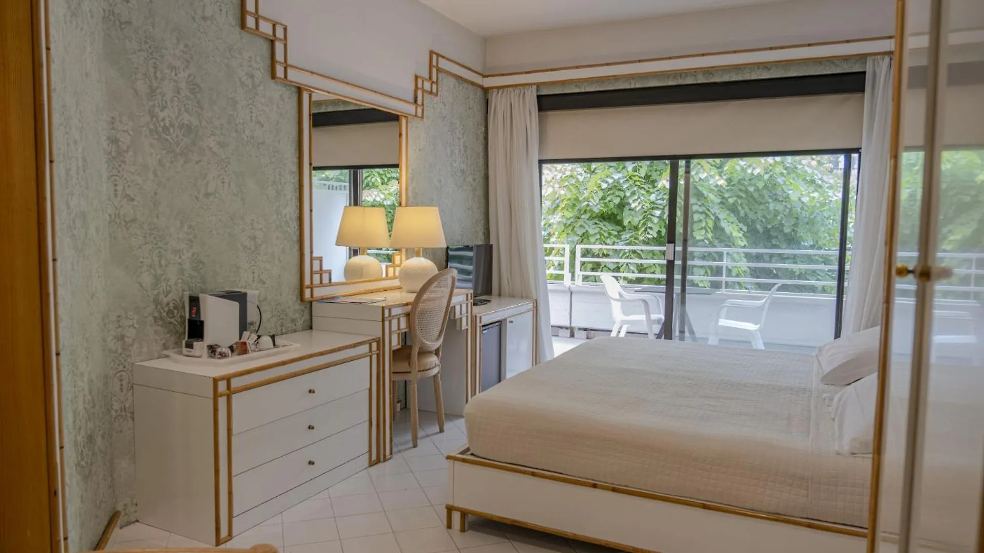 Hotel President - Vintage Hotel In Centro Риччоне Италия