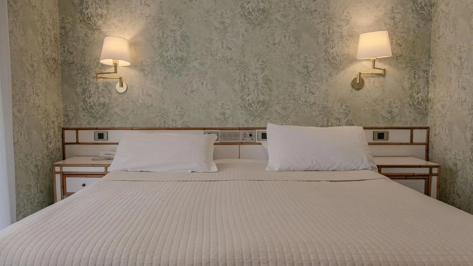 Hotel President - Vintage Hotel In Centro Риччоне Италия