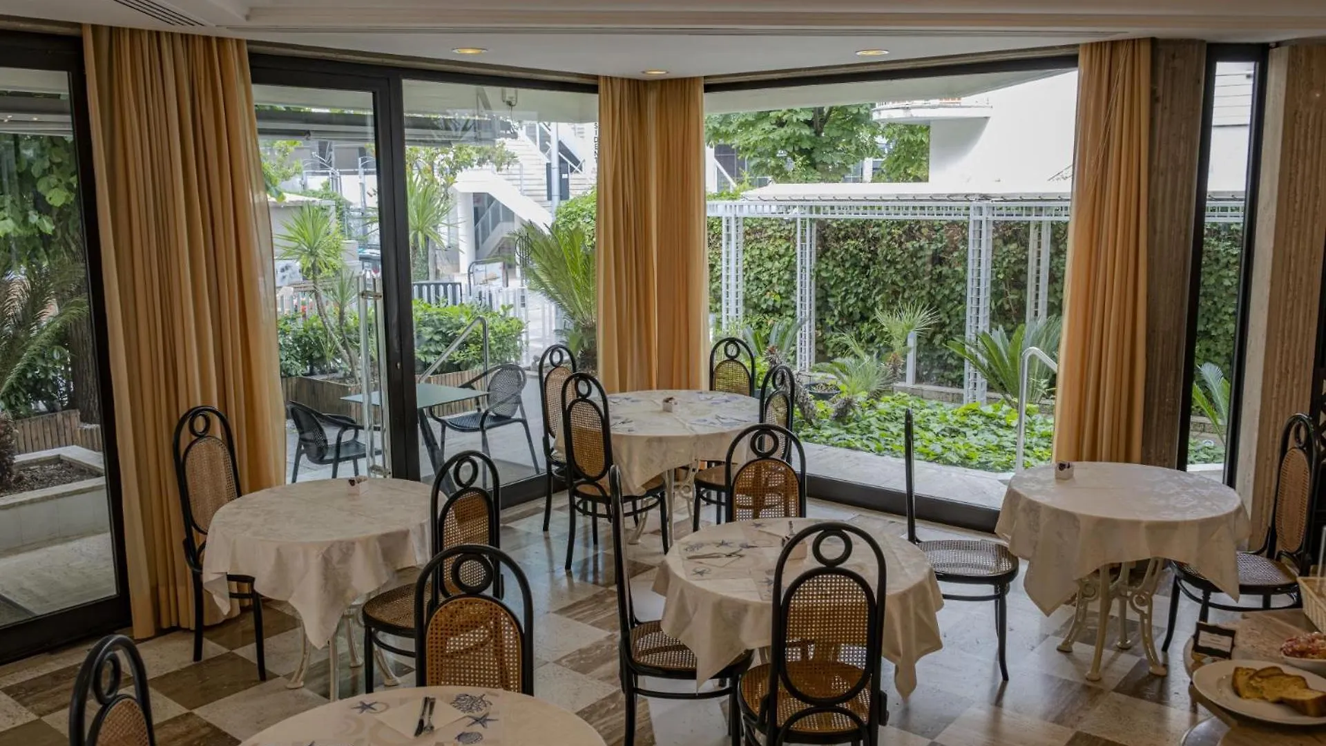 Hotel President - Vintage Hotel In Centro Риччоне 4*,  Италия