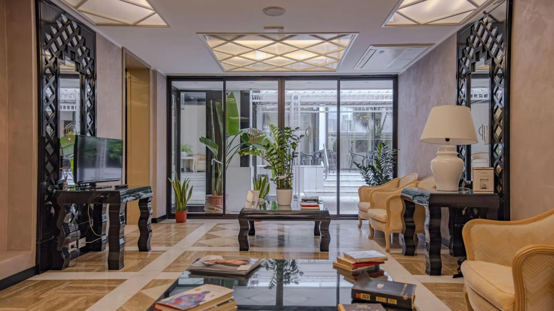 Hotel President - Vintage Hotel In Centro Риччоне