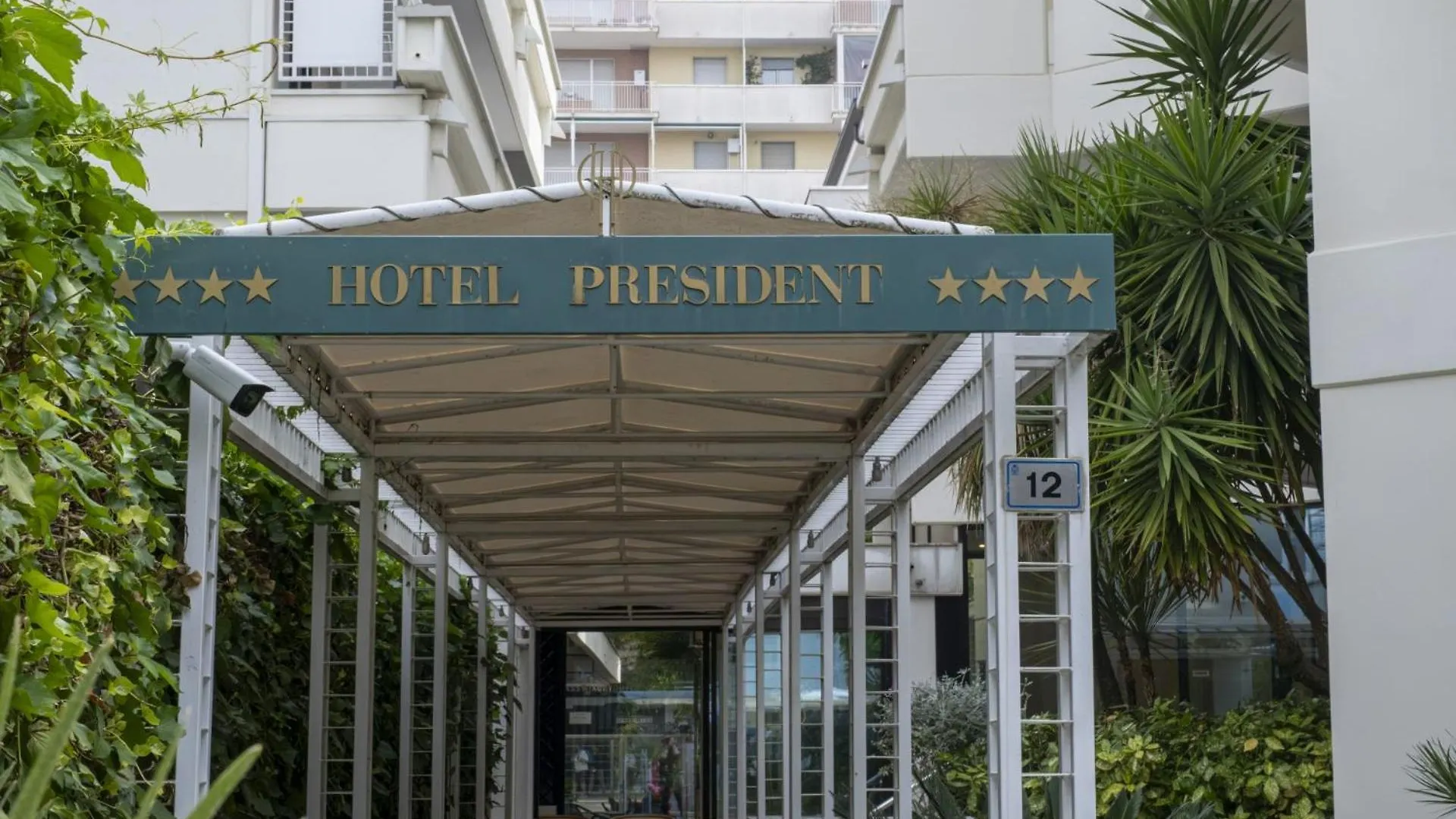 Hotel President - Vintage Hotel In Centro Риччоне