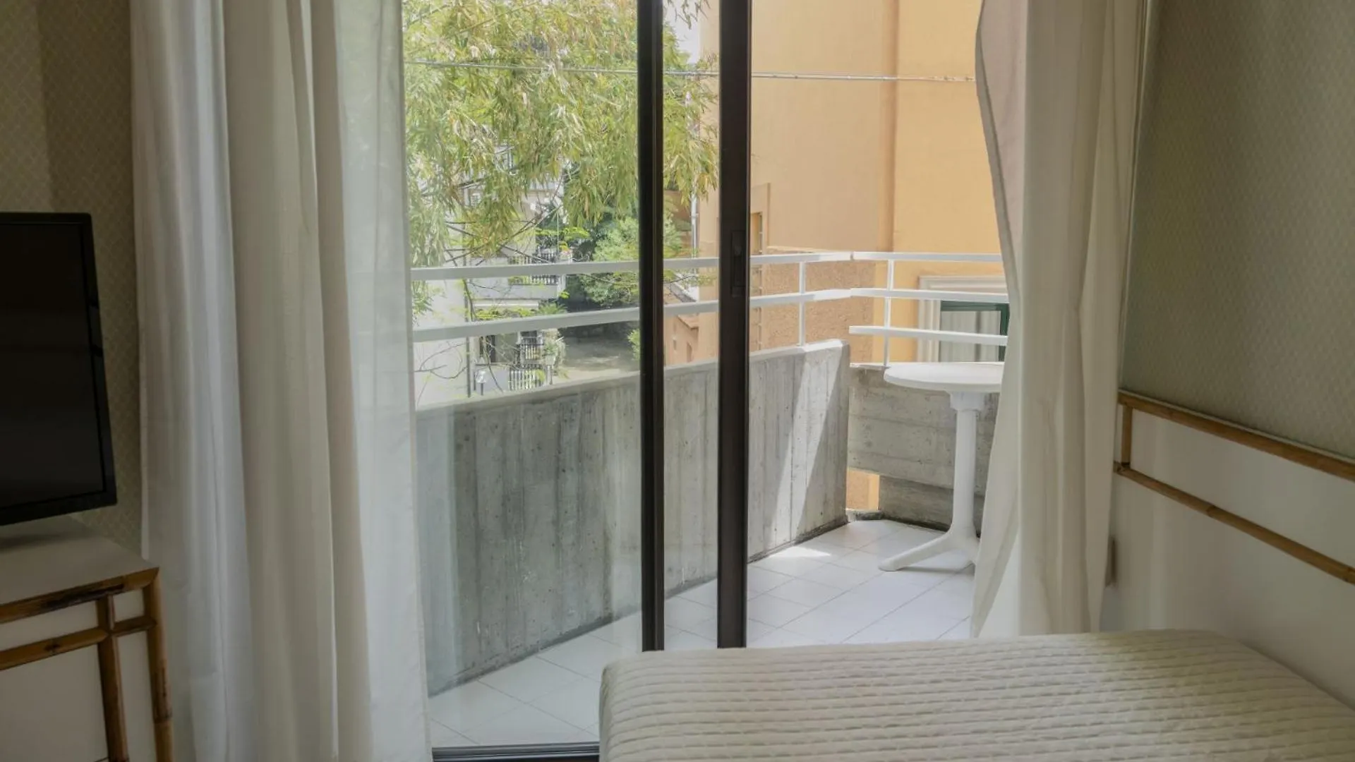 Hotel President - Vintage Hotel In Centro Риччоне
