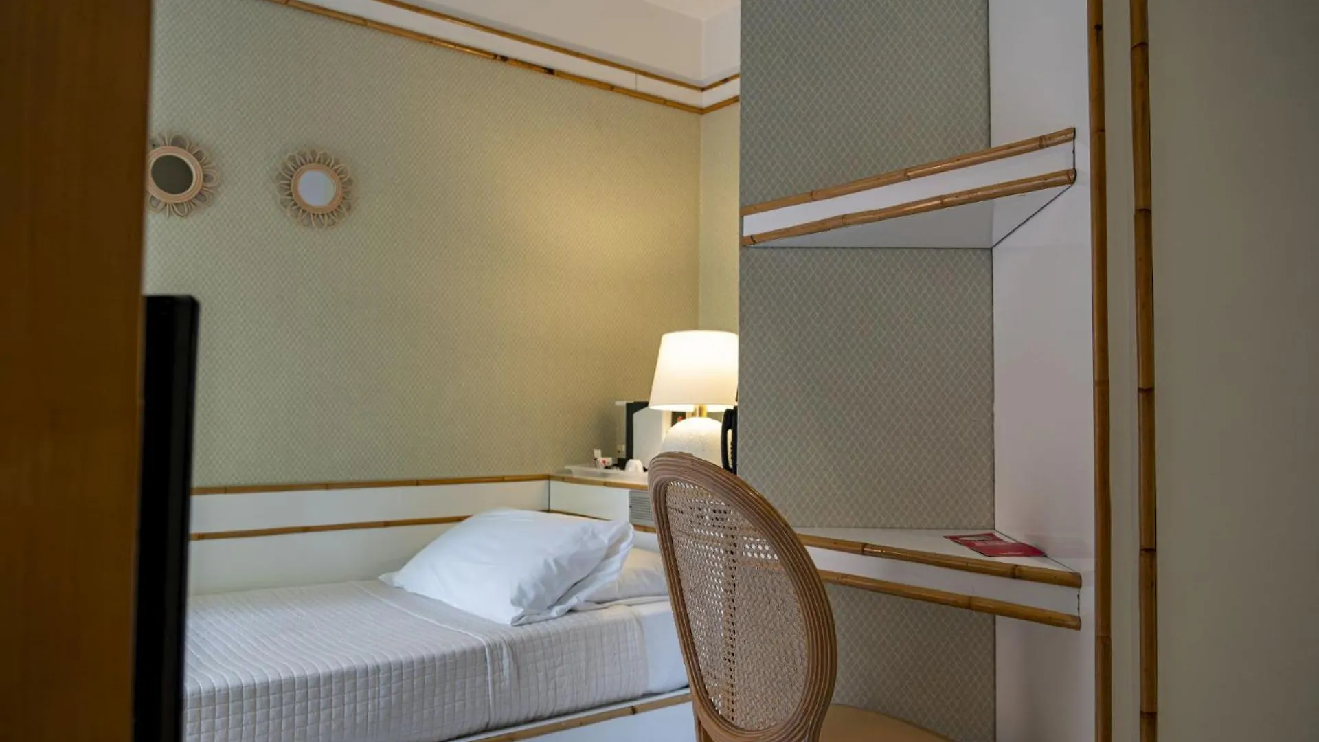 Hotel President - Vintage Hotel In Centro Риччоне