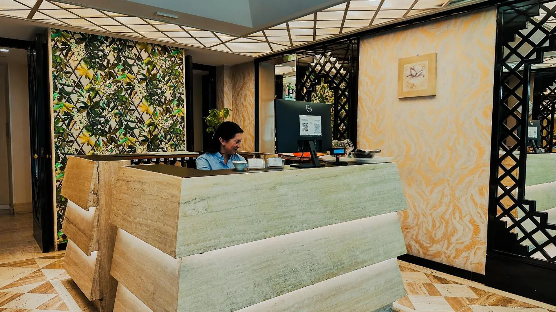 Hotel President - Vintage Hotel In Centro Риччоне