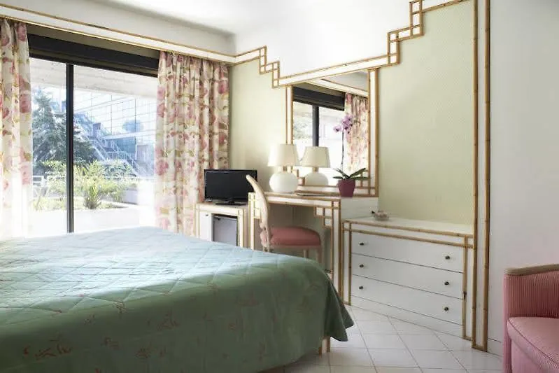 Hotel President - Vintage Hotel In Centro Riccione