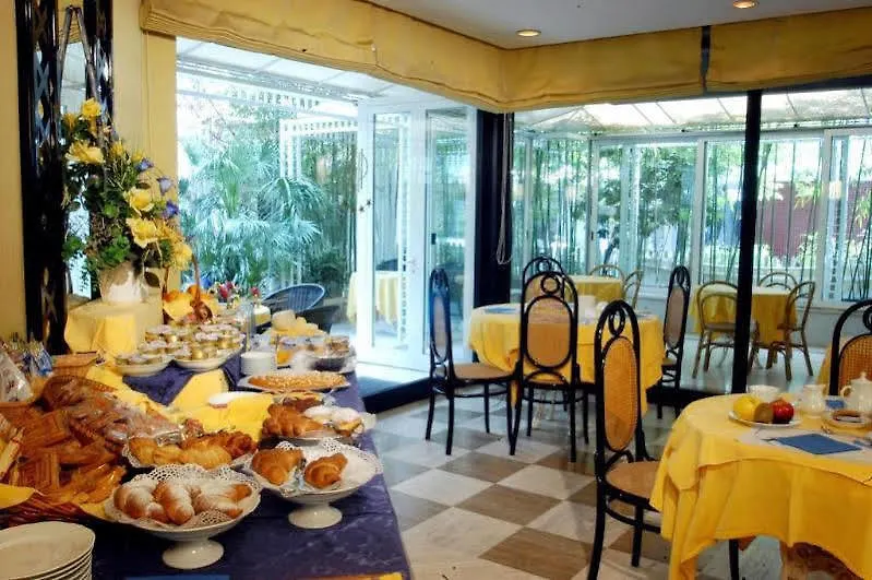 Hotel President - Vintage Hotel In Centro Riccione